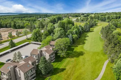 Traverse city/Golf/Hiking/Equestrian/Lake