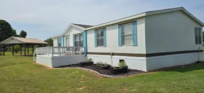 Cozy country home just outside the city! Enjoy a quiet getaway with the family.