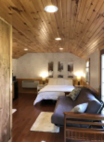 Rivergreen Cottage-"Off The Grid"-WALK TO RIVER!! Solar Powered!