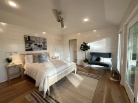 Beautiful and relaxing Golf & Lake retreat waiting just for you!!