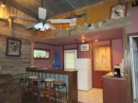 Cozy 2-bedroom cabin in front of the lake!!! Hôtels à : Comte de Creek