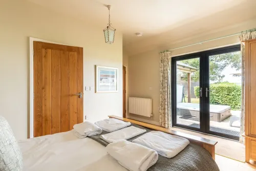Meadow View lodge - Sleeps 4/5 with private hot tub