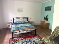 A quiet comfortable space in the trees close to all the attractions of Denmark Hotels near Brumbies Run