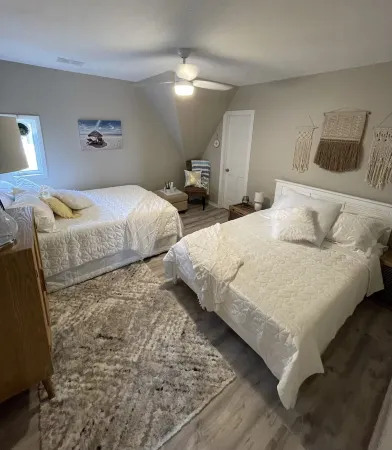 Uptown Penthouse on Pine: By Lake Michigan, Shopping & Casino!