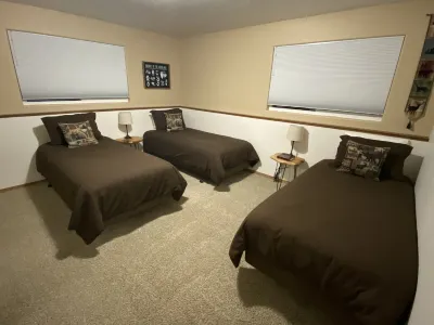 2 bedroom, 1 bath quiet lodge close to town with forest views!
