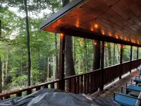 The Lucky Lodge: Hot Tub! New Build, 11 Miles to Natural Bridge