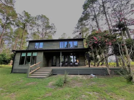 The Tobacco Barn Home - Secluded Lake View Home on over 500 acre estate