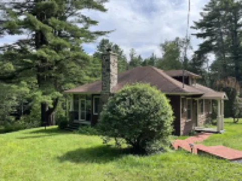 Lehigh Lodge Waterfront- Feat. in Philadelphia Mag. Gorgeous private waterfall!