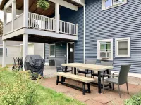 Entire duplex close to downtown Beulah & Crystal Lake | Year-round fun! 本佐尼亞酒店