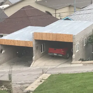 Covered parking/3 bedrooms, sitting room, restroom w/laundry, full kitchen, deck