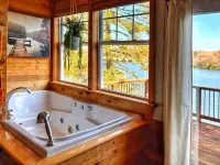 Cozy Lakefront Bungalow w firepit/dock/kayaks - 4-Star