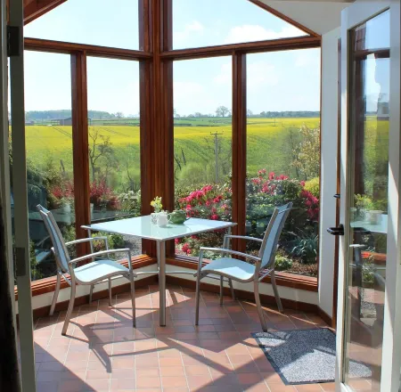 Mungo s Well cottage.  Log burner. Conservatory  On 1 level.  3 miles from Kelso