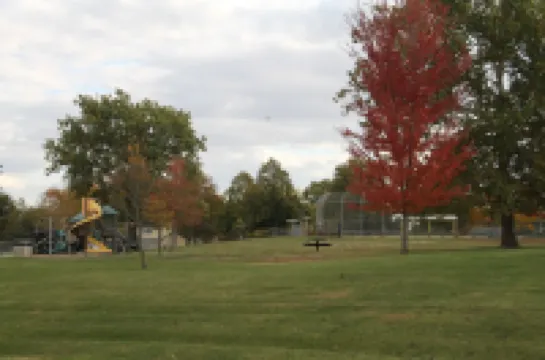 Come relax in this beautiful 3 bedroom house with lots of space! cozy & peaceful