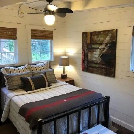 Cozy Cottage Nestled on Waters Edge
