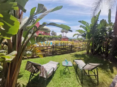 LUXURY APARTMENT DIRECTLY ON THE SEA WITH TERRACE AND POOL