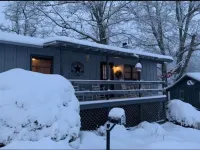 Charming cabin with great mountain views and easy access in all weather