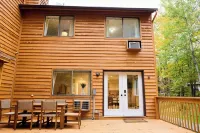 The Finch House - Hot Tub & Sauna Hotels in Fallsburg