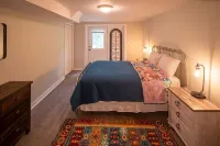 THE OWL HOUSE: 2000 sq ft 2 floor private home 2.5 to Downtown Boone!