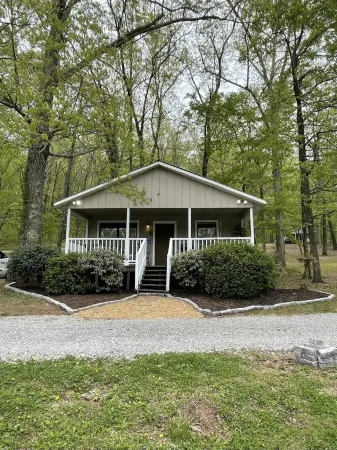 River Retreat Cabin Отели в г. Скотсборо