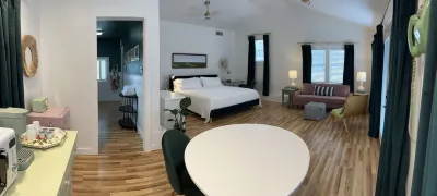 Spacious guesthouse located in the heart of Weatherford. Hotels near Koa