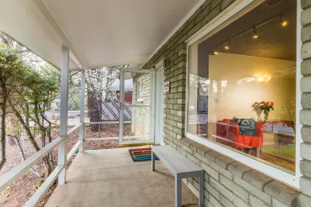 CherryHill Downtown HAUS: Super Clean - A/C - Techie Отели рядом с достопримечательностью «Обсерватория Лоуэлла»