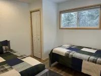 Stunning Remodeled Cabin Near Snowmobile/Orv Trails w/ Firepit Retreat - シャレー
