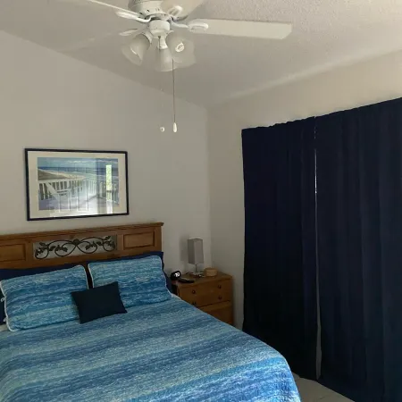 Top Floor, One Bedroom Condo on the Lake! Perfect for a Couples Weekend.