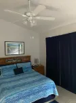 Top Floor, One Bedroom Condo on the Lake!