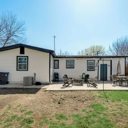 Walk to at&T Stadium & Globe Life! 3Br Home with Hot Tub & Backyard Oasis