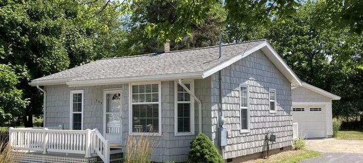 Best of Both Worlds! 5th Avenue Beach and Downtown Within Walking Distance!! Hotels in Manistee