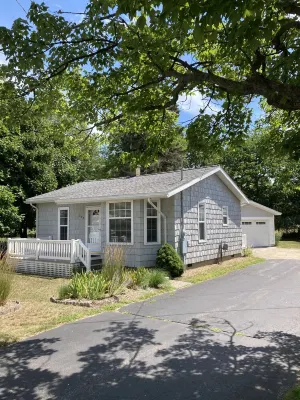 Best of Both Worlds! 5th Avenue Beach and Downtown Within Walking Distance!!