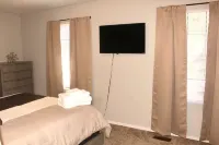 Cheerful 2 bedroom townhouse with indoor Fireplace