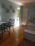 Private Room Minutes away from the beach and downtown.
