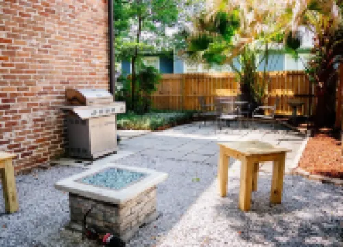 Mid-Century Modern - 3600sqft - 1 Mile to CBDHistoric Surroundings, Walk to CBD