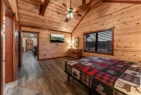 NewLuxuryCabin EVCharger Sauna/HeatedIndoorPool Arcade Games Gazebo Sleeps24 EV4
