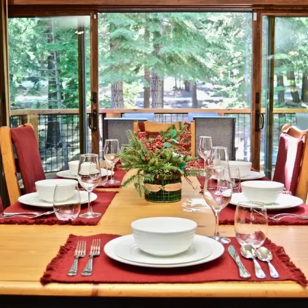 North Star Cabin! 5 Beds - 5 Baths - 5 Stars!