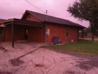 Charming Lodge in Poth, TX