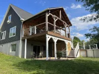 Private Finger Lakes Getaway with a Pool, Hot Tub, and Sauna, Timber Frame Porch Hotels in Conesus