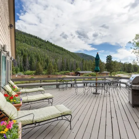 Huge, Comfy Condo with Panoramic Views in the Middle of Keystone Fun!