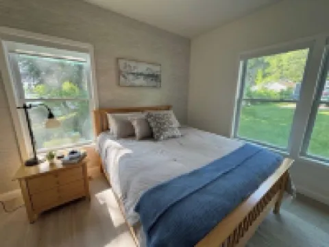 New 2024! Stunning Lake Front Home Magician Lk, 5 Bedrms, 6 Baths, Sleeps 14