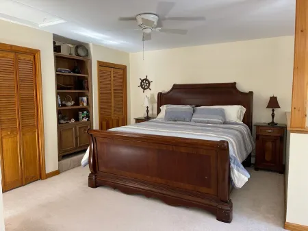 Bar Harbor rental, less than a quarter mile from Hadley Point Beach. Отели рядом с достопримечательностью «Маунт-Дезерт»