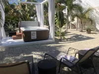 Tropical Gateway to the Beaches. Caribbean Tiki Hut feeling - w/m discounts