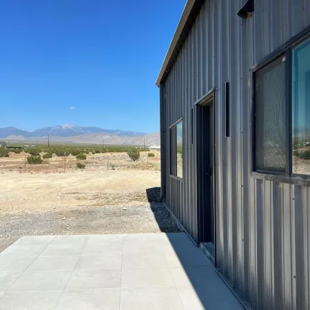 Barndominium Desert Escape - Mountain View, town close, gateway to Death Valley