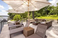 Lake Austin Modern Luxury 200 Feet of Private Lakefront with 2 Docks - en bord de mer