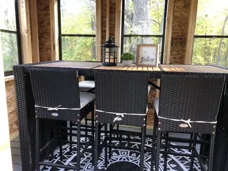 SereniTree Cabin - Modern Rustic Getaway tucked in the trees