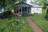 Annapolis Bay House  BOAT SHOW & USNA Families 2 Bedroom with Den sleeps 5