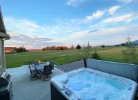 Golf Course Home With Hot Tub and Stunning Mountain Views