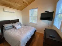 Charming Cottage Near Downtown, Parkway, and Biltmore