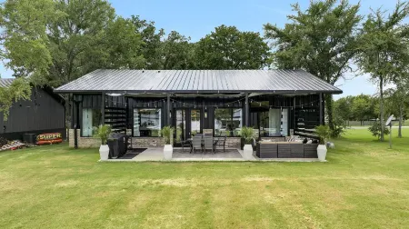 Charming Boho Barndo @ Soldier Creek off Texoma