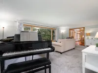 Manor on the River,  5,000 SQFT, Hot Tub & Kayaks Hotels in Champlin